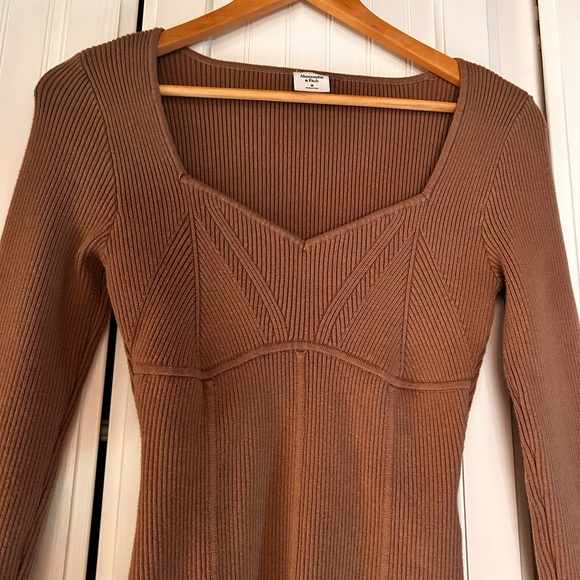 Abercrombie & Fitch Corset Sweetheart
Sweater Bodysuit size M - Picture 2 of 10